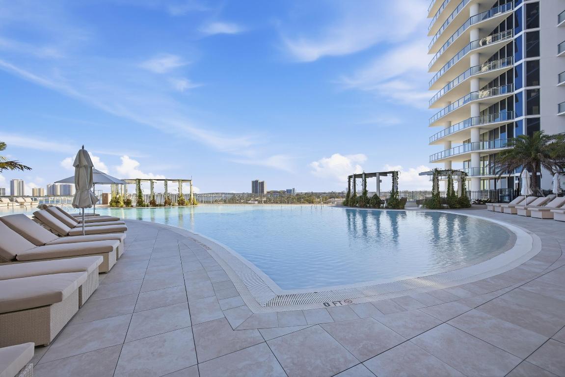 NAUTILUS 220 CONDOMINIUM - Residential