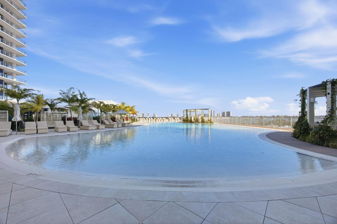 NAUTILUS 220 CONDOMINIUM - Residential