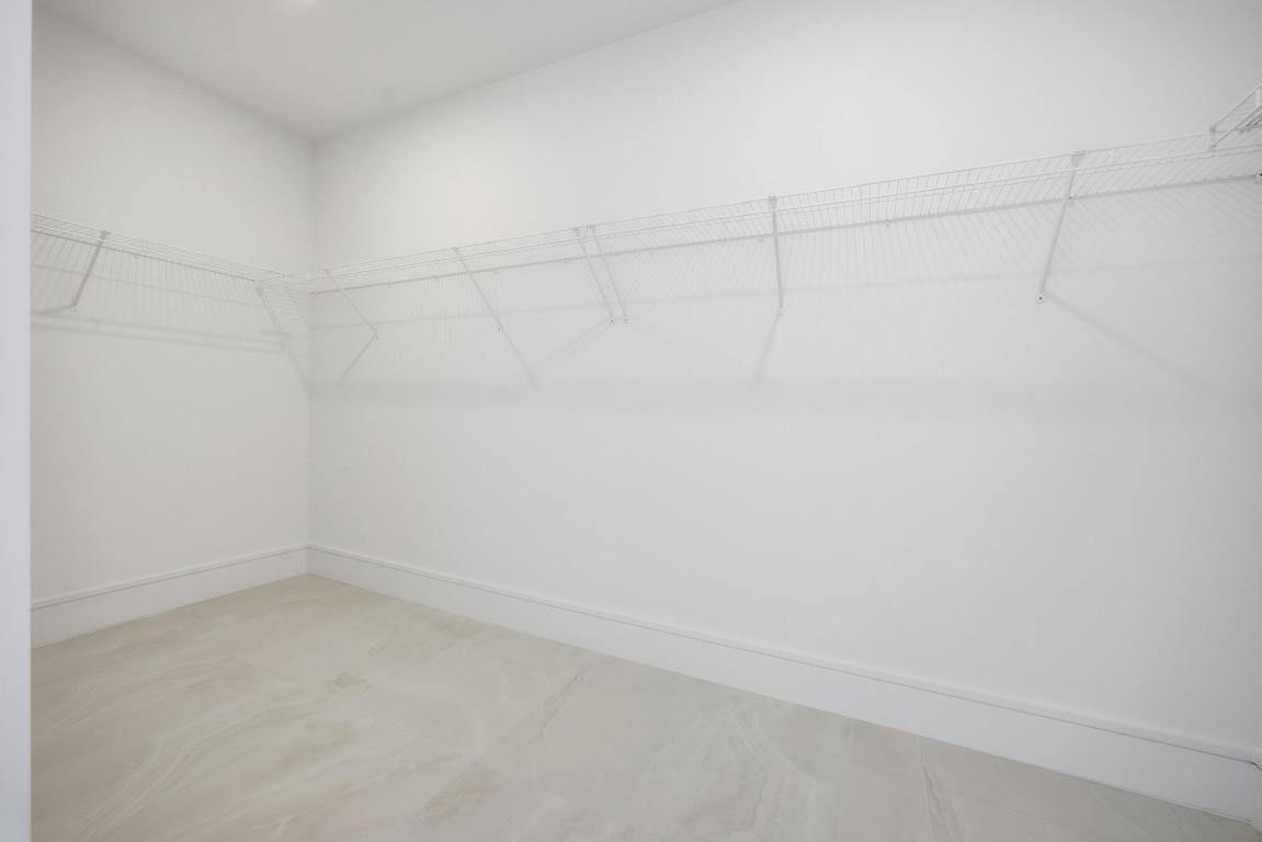 NAUTILUS 220 CONDOMINIUM - Residential