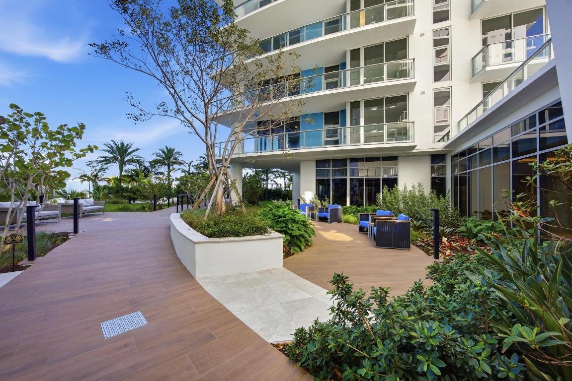 NAUTILUS 220 CONDOMINIUM - Residential