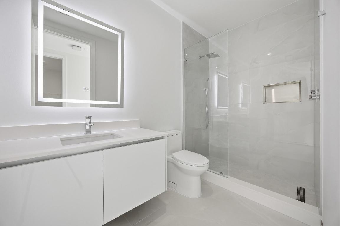 NAUTILUS 220 CONDOMINIUM - Residential