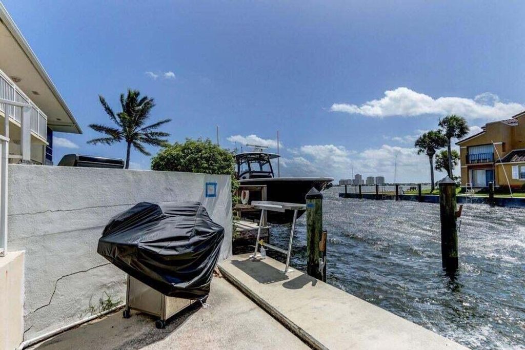 Photo of 120 E Lehane Terrace E #118, North Palm Beach, FL 33408 (MLS # R10934463)