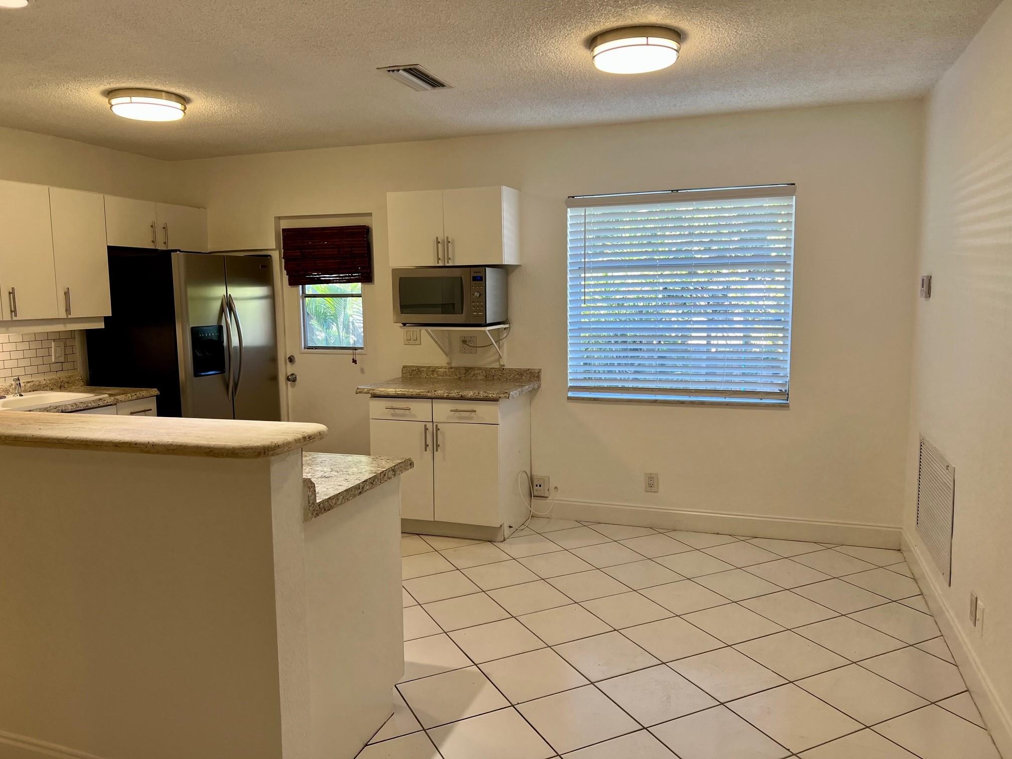 220 NE 18th Ave 2