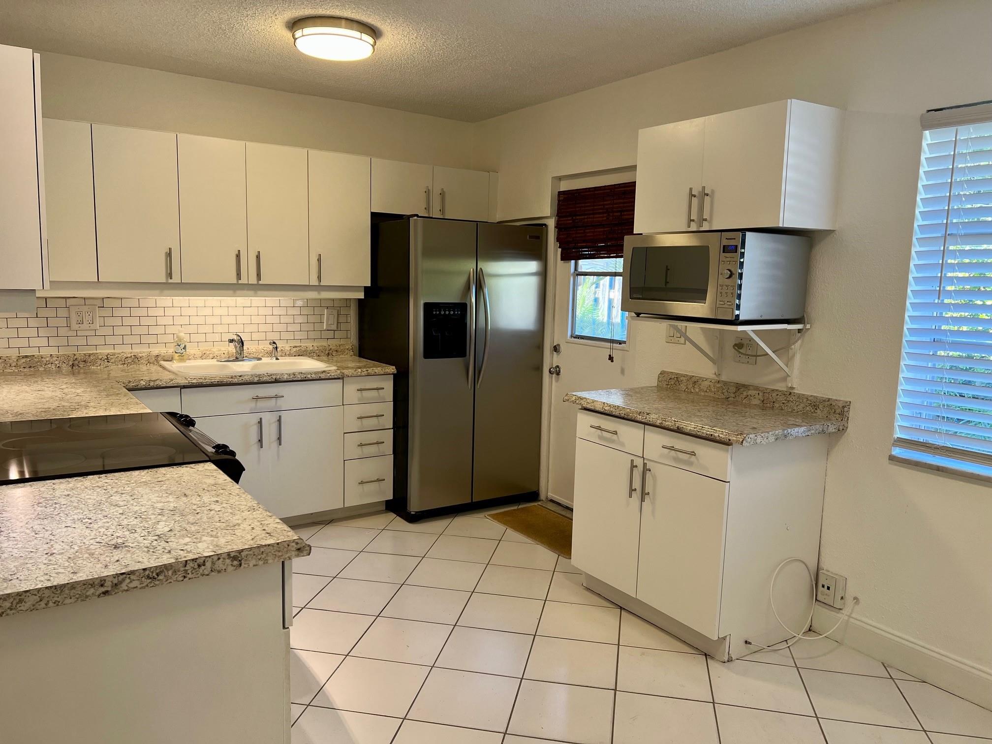 220 NE 18th Ave 2