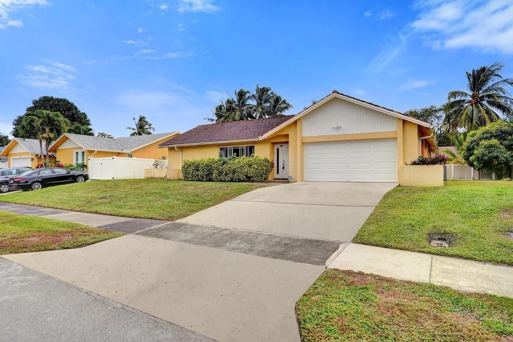 Photo of 1236 NW 15th Street, Boca Raton, FL 33486 (MLS # R11156853)