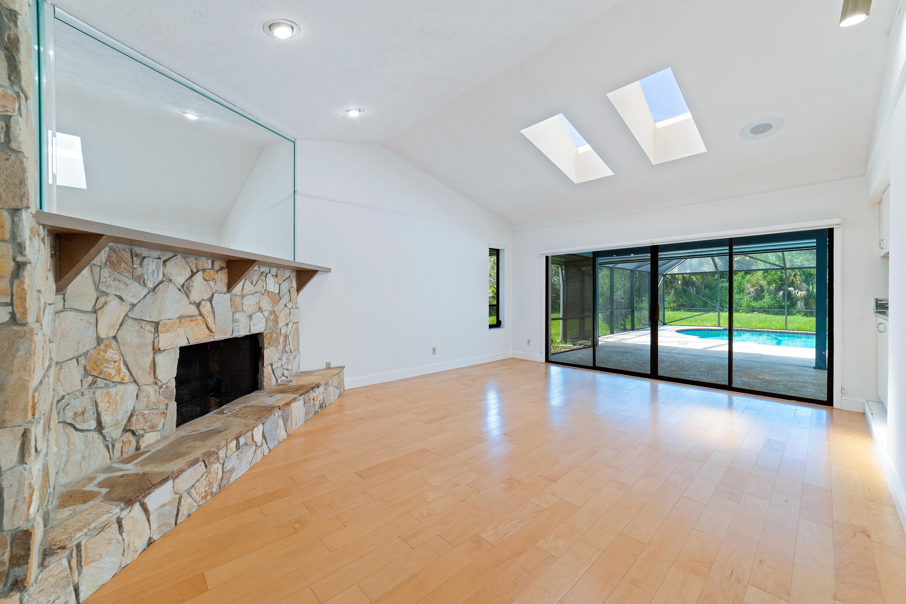 2122 SW Racquet Club Drive, Palm City, FL, 34990/$772,000 3 2122 SW Racquet Club Drive