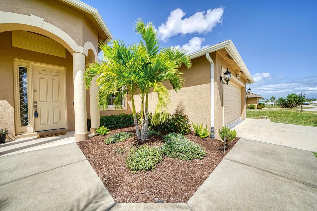 Photo of 343 SW Jeanne Avenue, Port Saint Lucie, FL 34953 (MLS # R10965151)