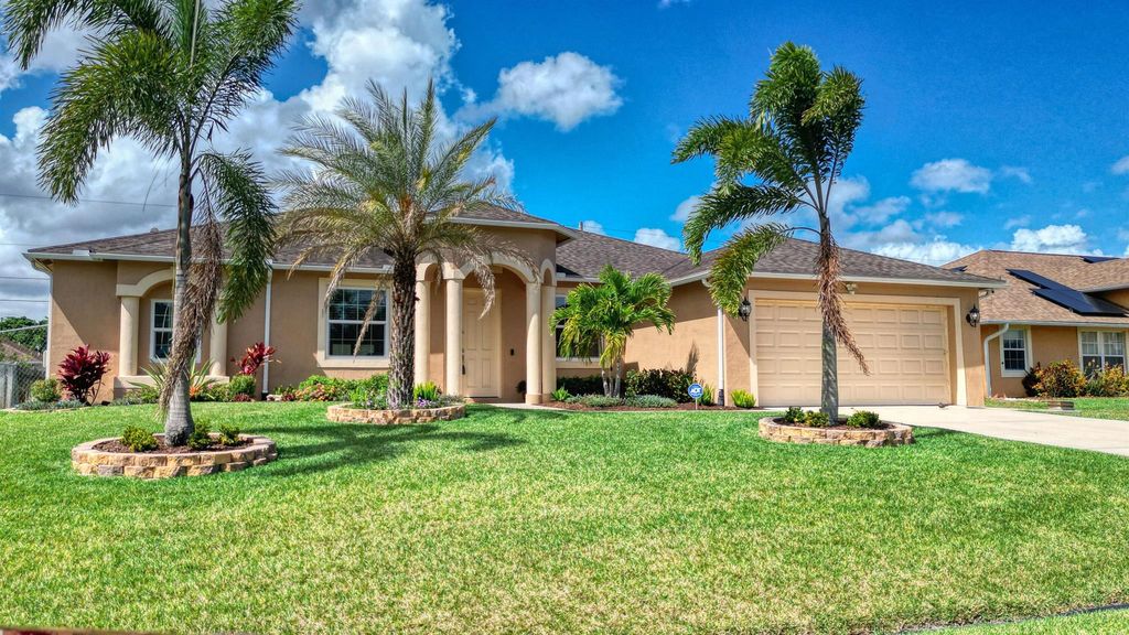 Photo of 343 SW Jeanne Avenue, Port Saint Lucie, FL 34953 (MLS # R10965151)
