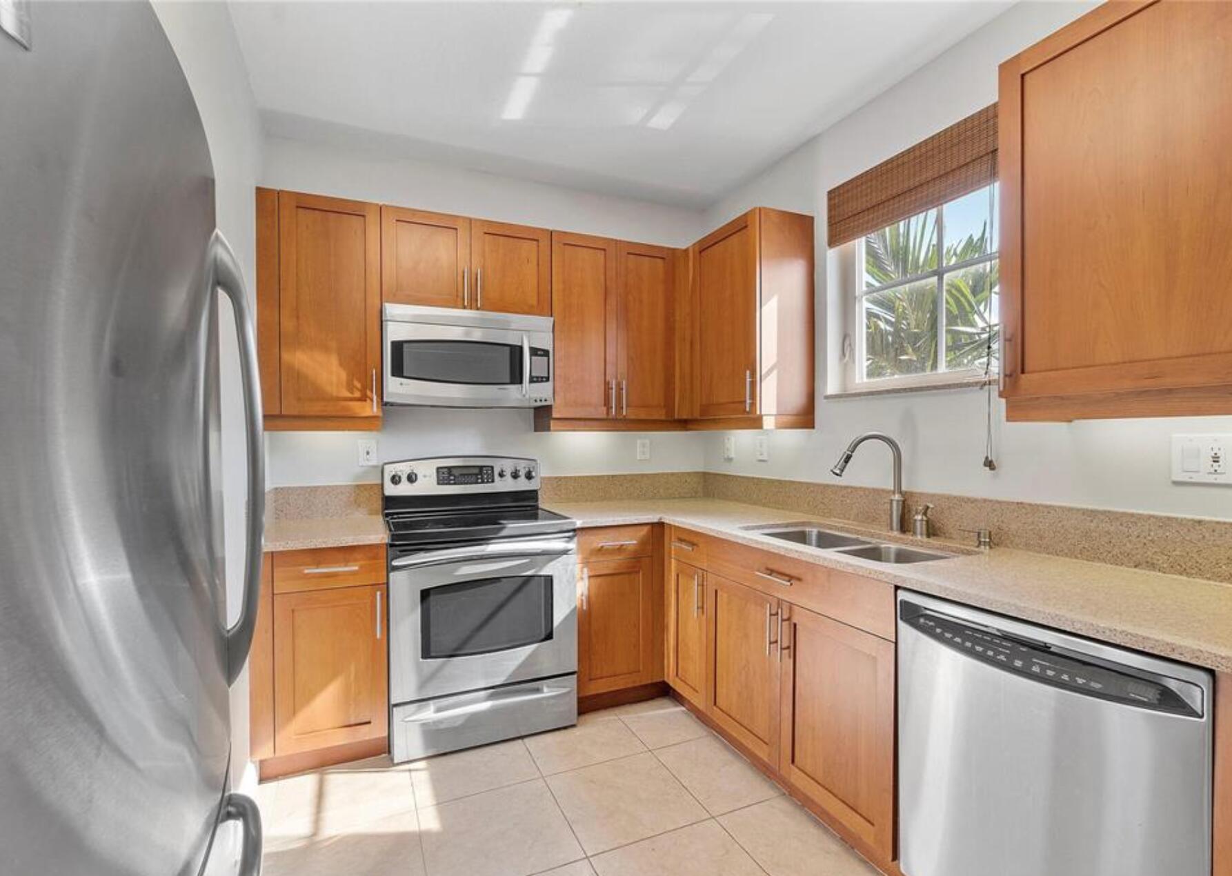 400 SW 14TH Avenue
