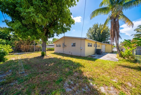 Tiny photo for 130 NE 21ST Court, Pompano Beach, FL 33060 (MLS # B26071015)