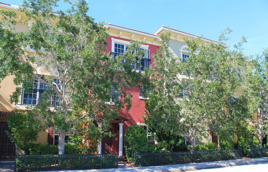 Photo of 531 S Federal Highway #15, Lake Worth Beach, FL 33460 (MLS # B26010975)