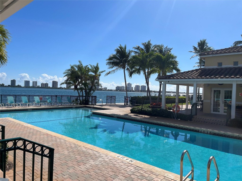 BAY REACH - Residential