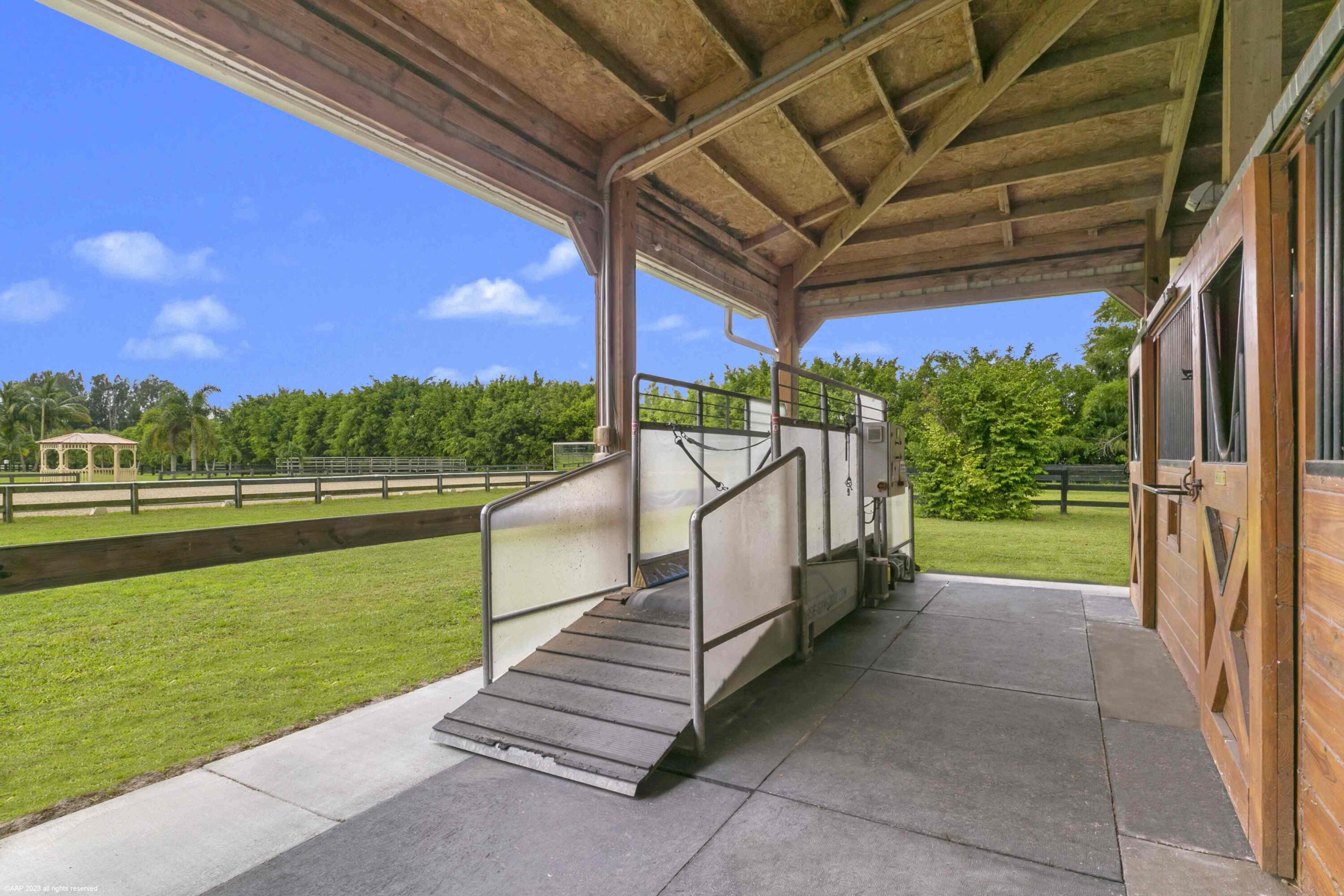 13-44-40~ W 344.38 FT OF E  2981.05 FT OF N 697.03 - Residential