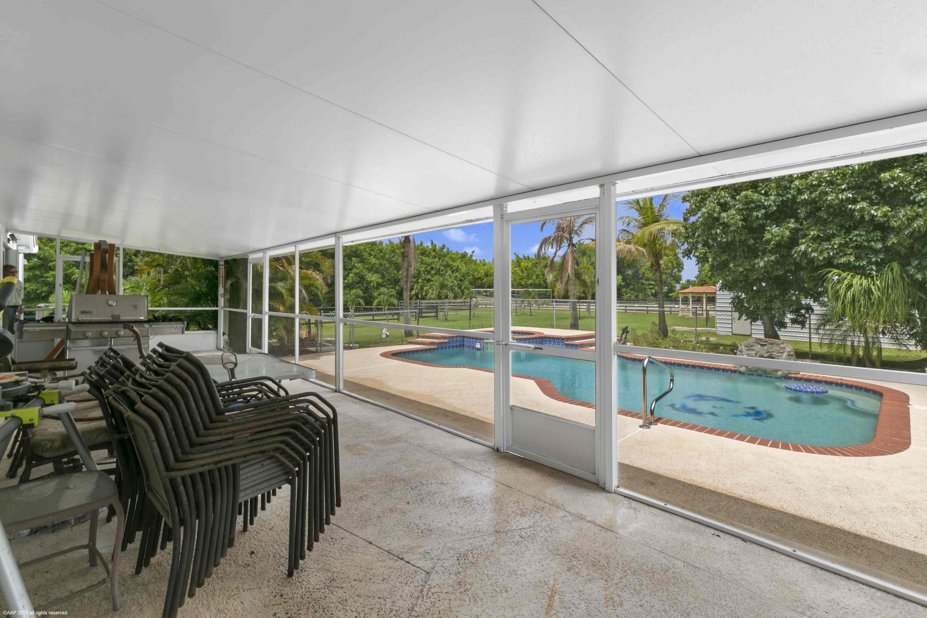 13-44-40~ W 344.38 FT OF E  2981.05 FT OF N 697.03 - Residential