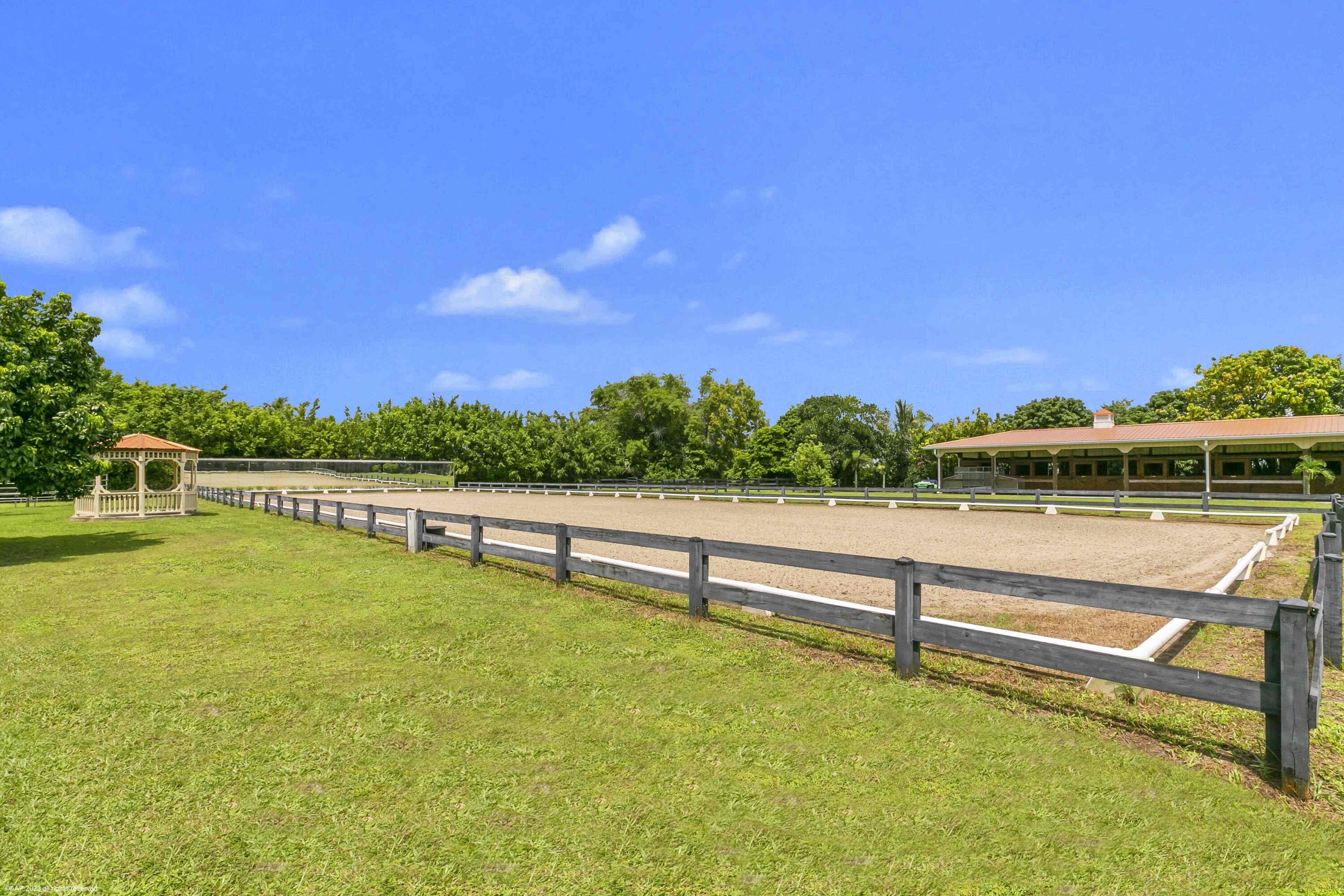 13-44-40~ W 344.38 FT OF E  2981.05 FT OF N 697.03 - Residential