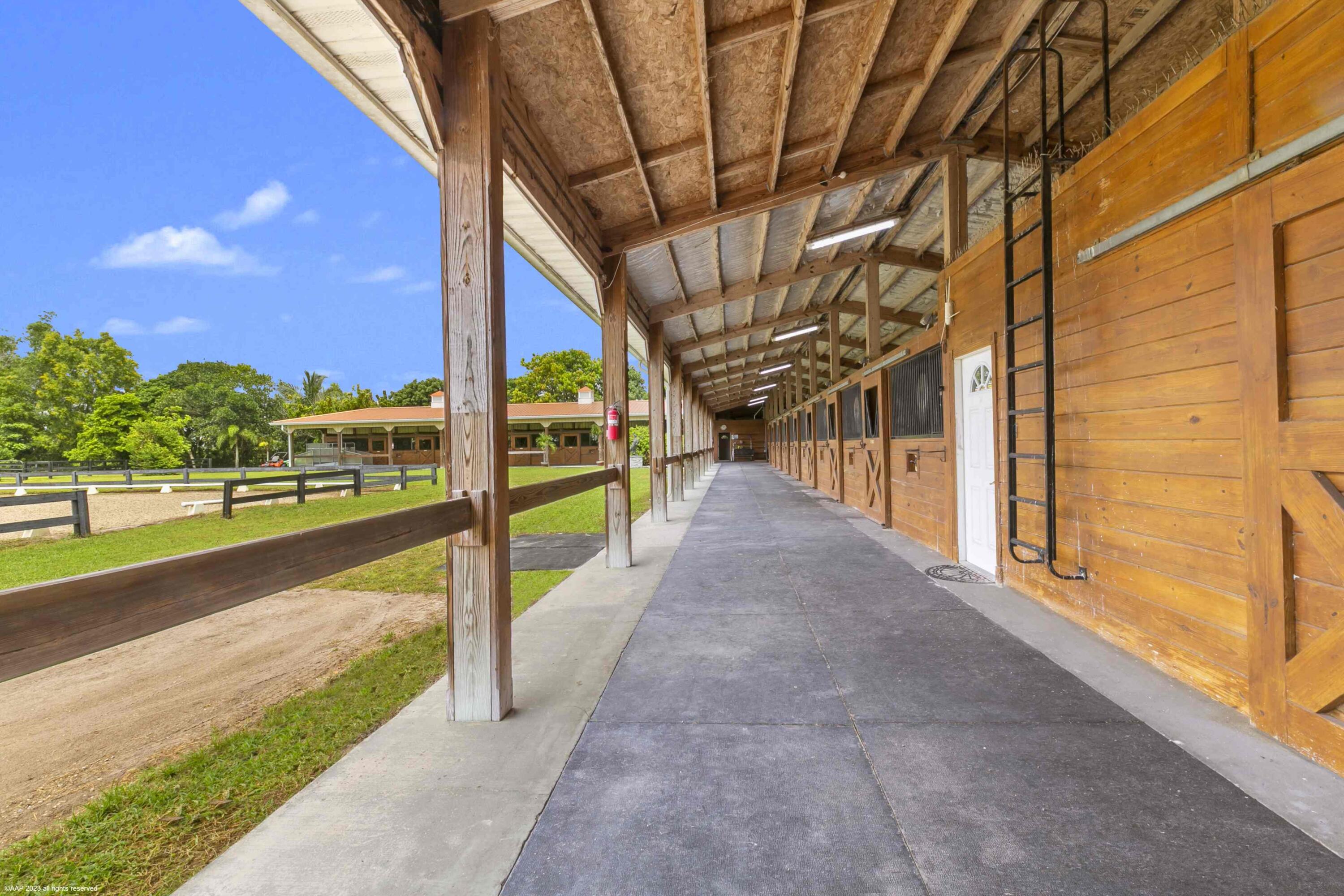 13-44-40~ W 344.38 FT OF E  2981.05 FT OF N 697.03 - Residential