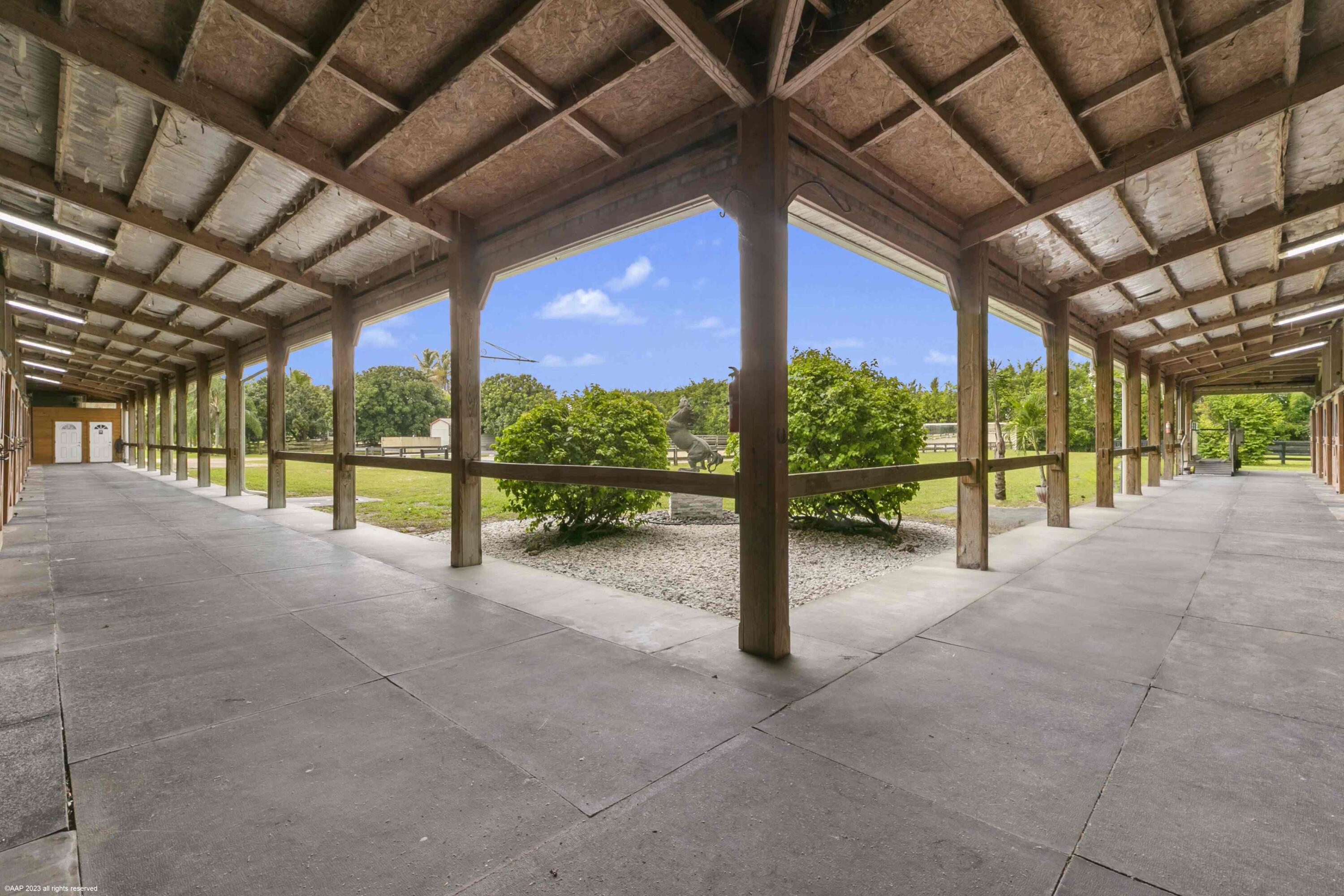 13-44-40~ W 344.38 FT OF E  2981.05 FT OF N 697.03 - Residential