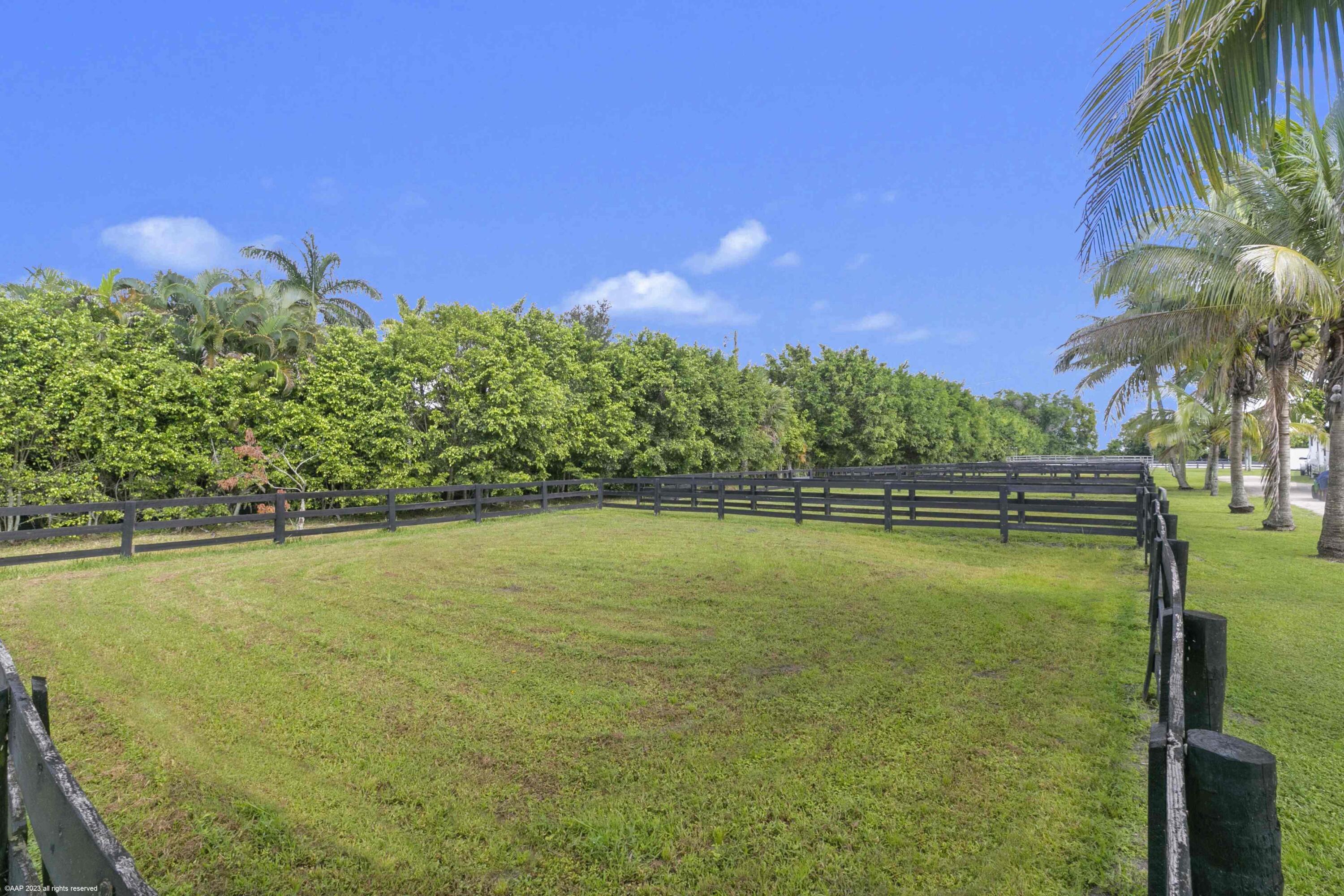 13-44-40~ W 344.38 FT OF E  2981.05 FT OF N 697.03 - Residential