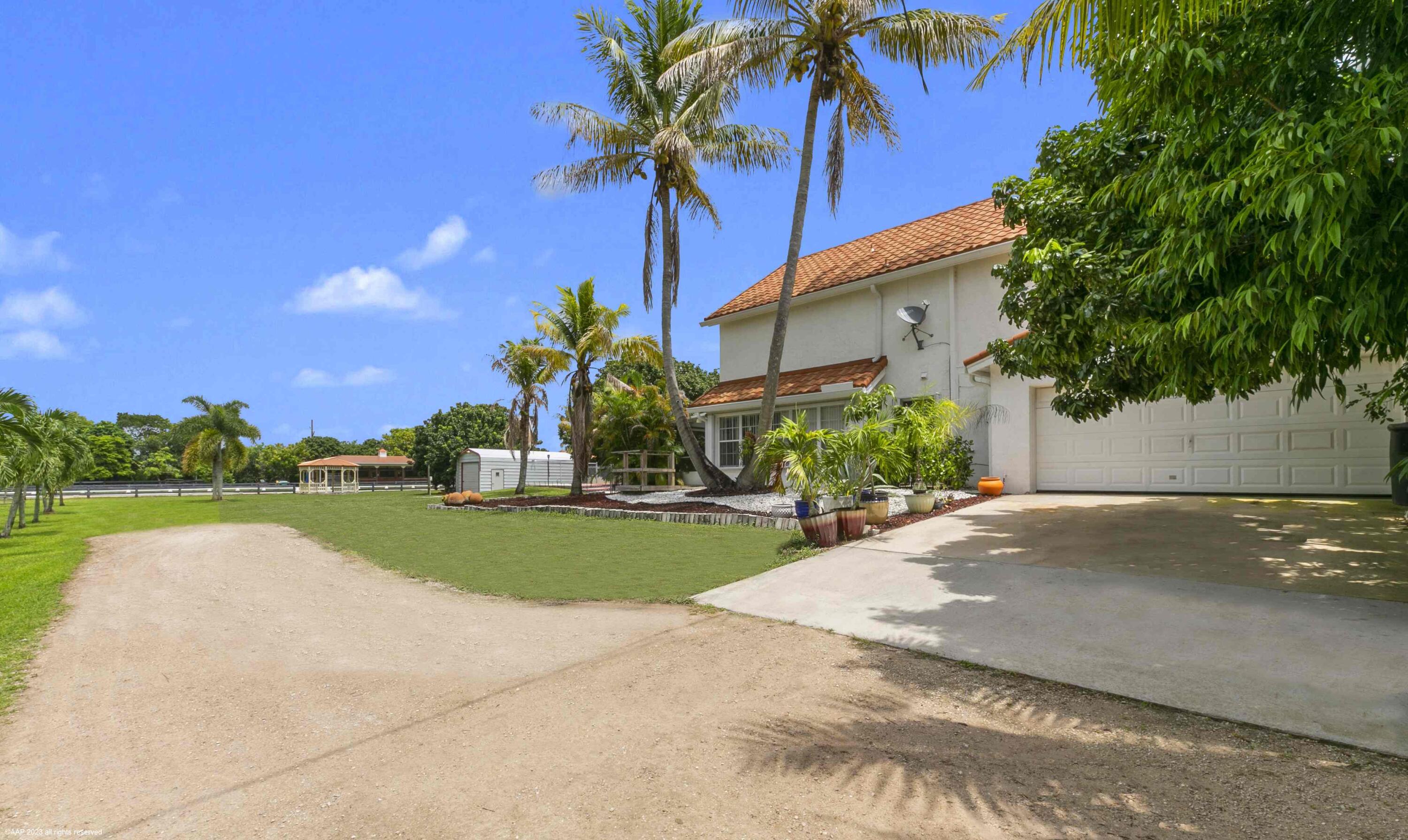 13-44-40~ W 344.38 FT OF E  2981.05 FT OF N 697.03 - Residential