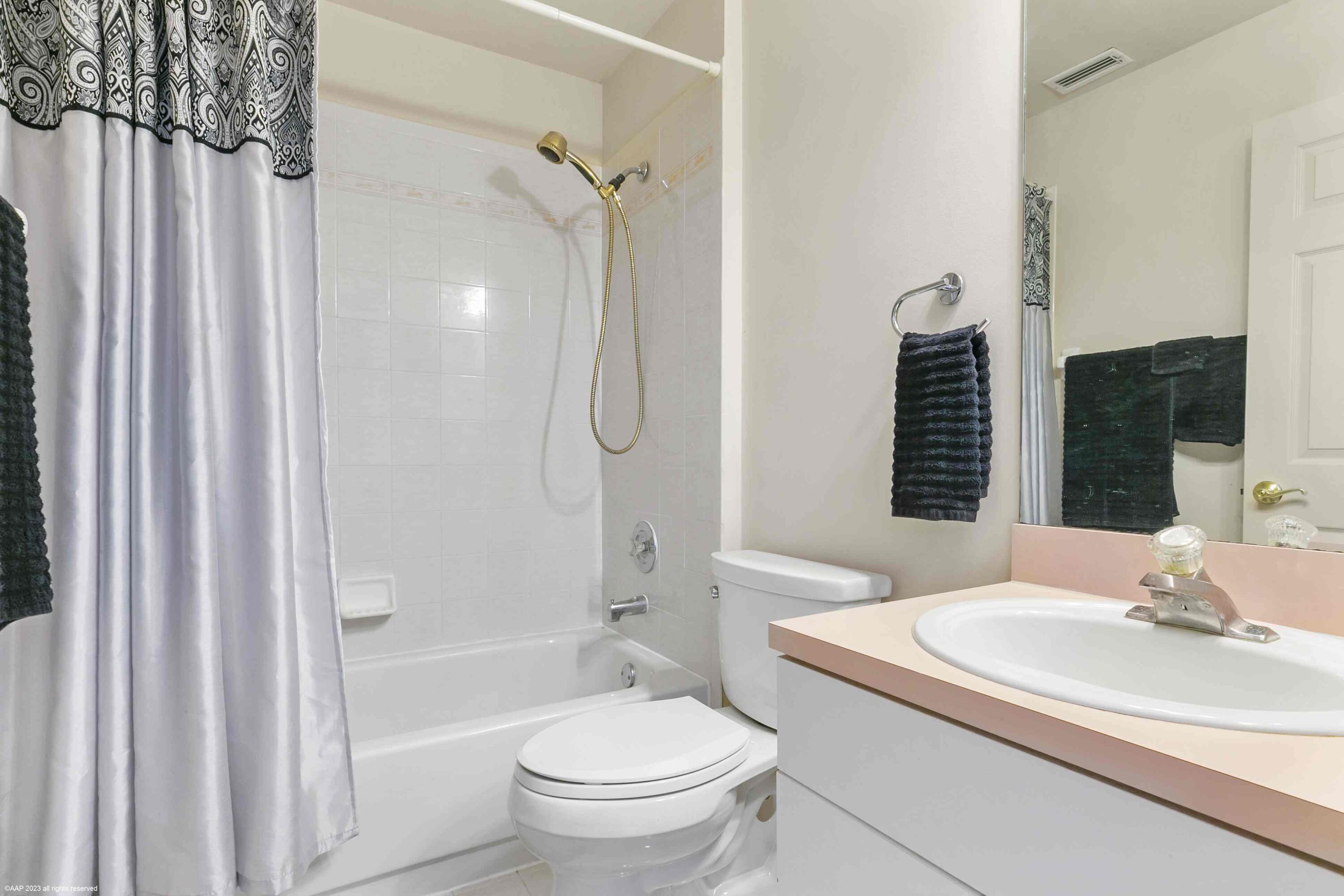 13-44-40~ W 344.38 FT OF E  2981.05 FT OF N 697.03 - Residential