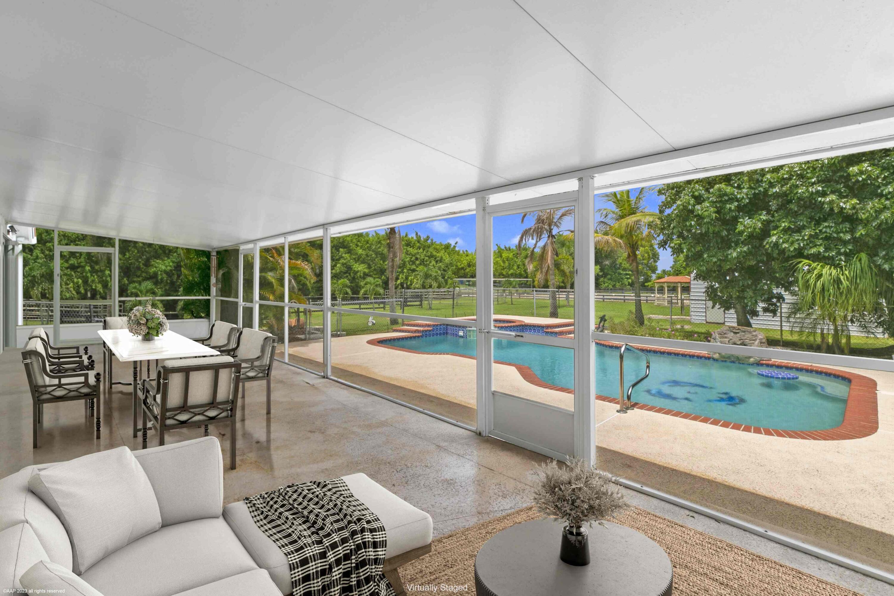 13-44-40~ W 344.38 FT OF E  2981.05 FT OF N 697.03 - Residential