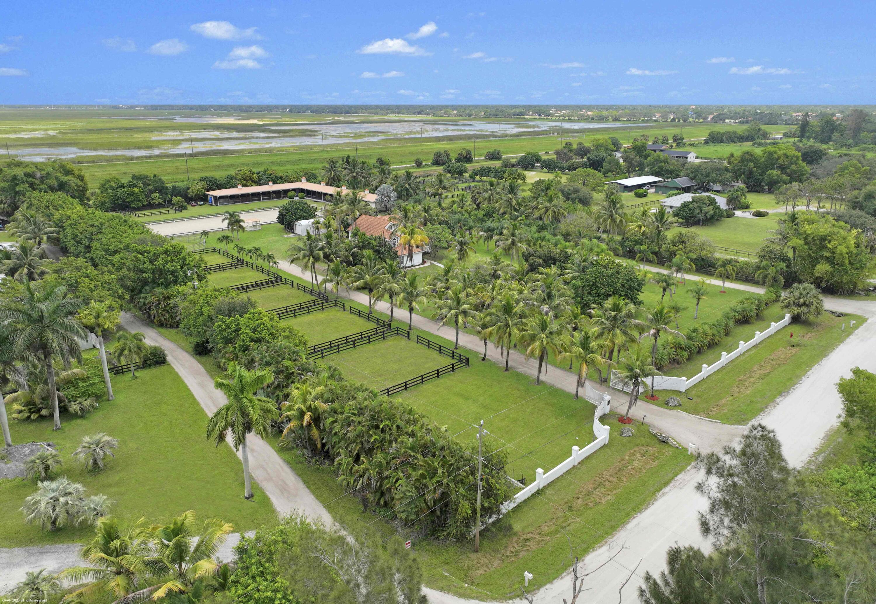 13-44-40~ W 344.38 FT OF E  2981.05 FT OF N 697.03 - Residential