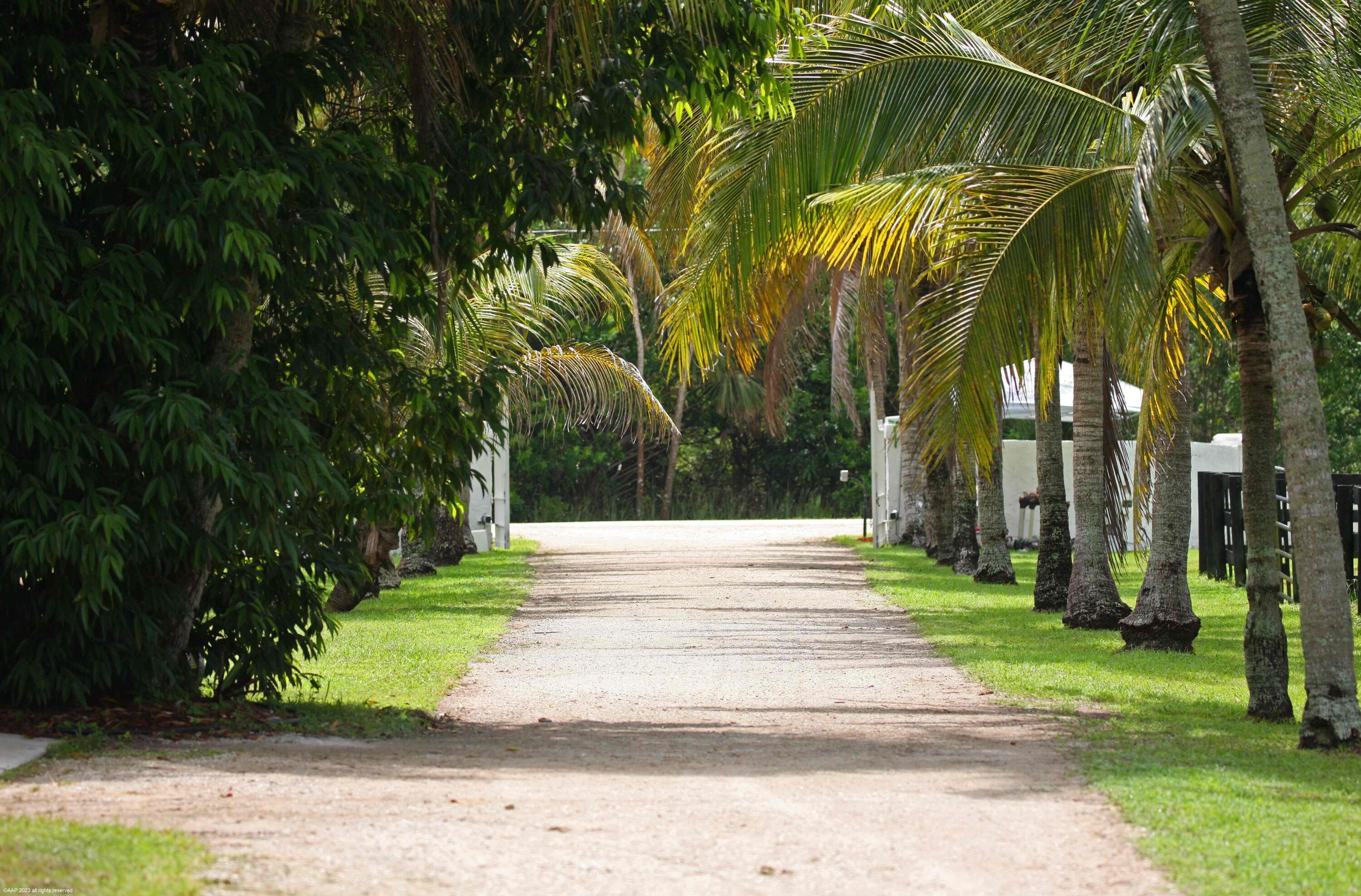 13-44-40~ W 344.38 FT OF E  2981.05 FT OF N 697.03 - Residential