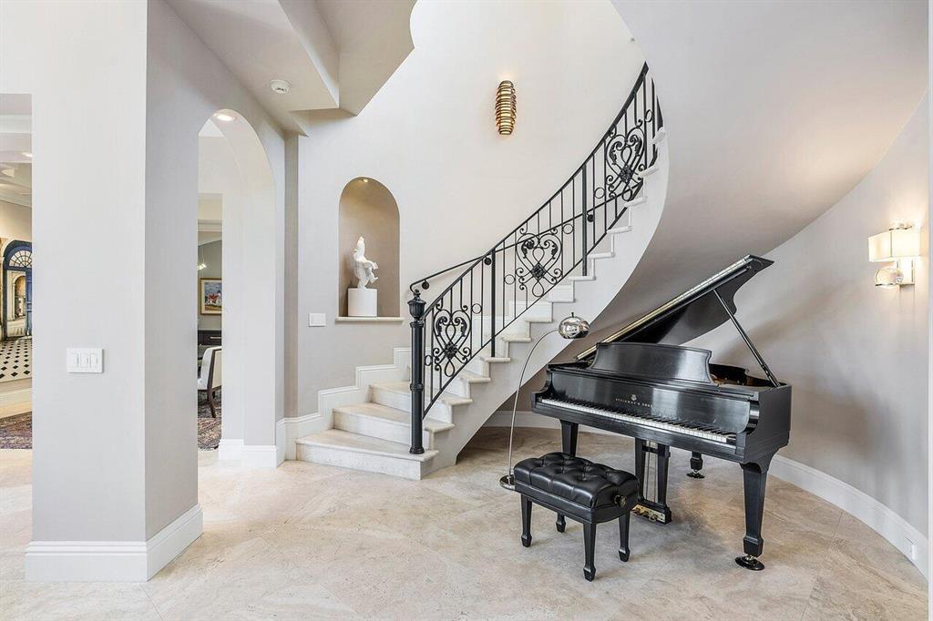 ROYAL PALM YACHT & COUNTRY CLUB - Residential