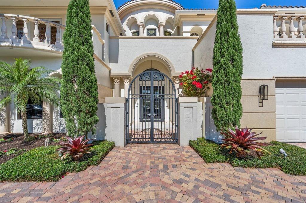 ROYAL PALM YACHT & COUNTRY CLUB - Residential