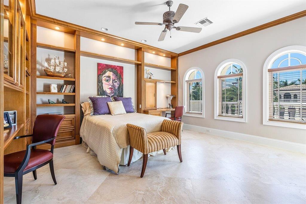 ROYAL PALM YACHT & COUNTRY CLUB - Residential