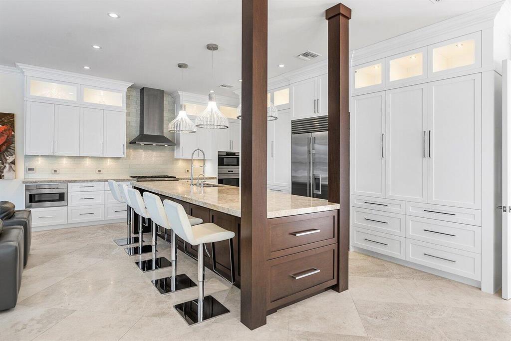 ROYAL PALM YACHT & COUNTRY CLUB - Residential