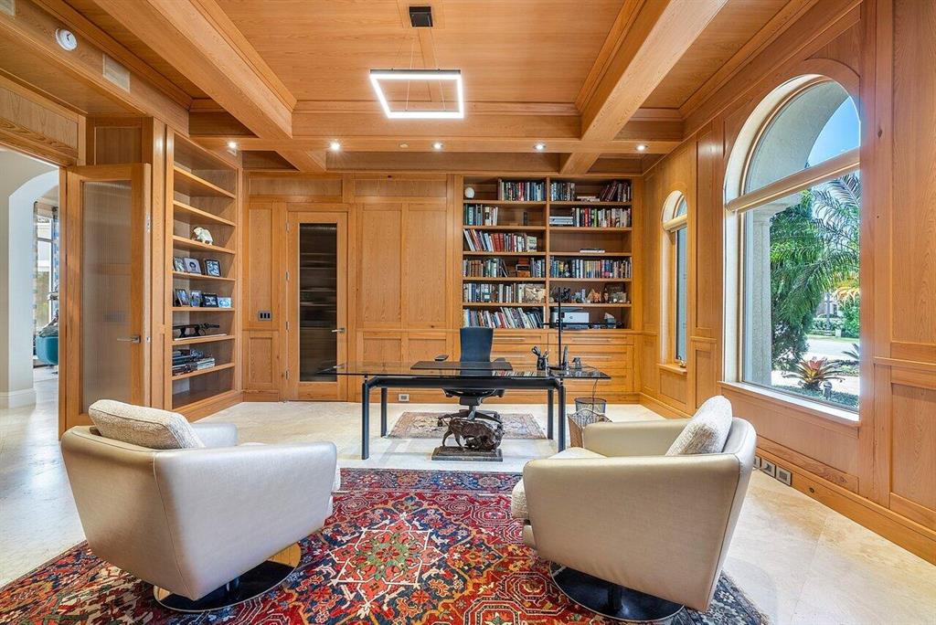 ROYAL PALM YACHT & COUNTRY CLUB - Residential