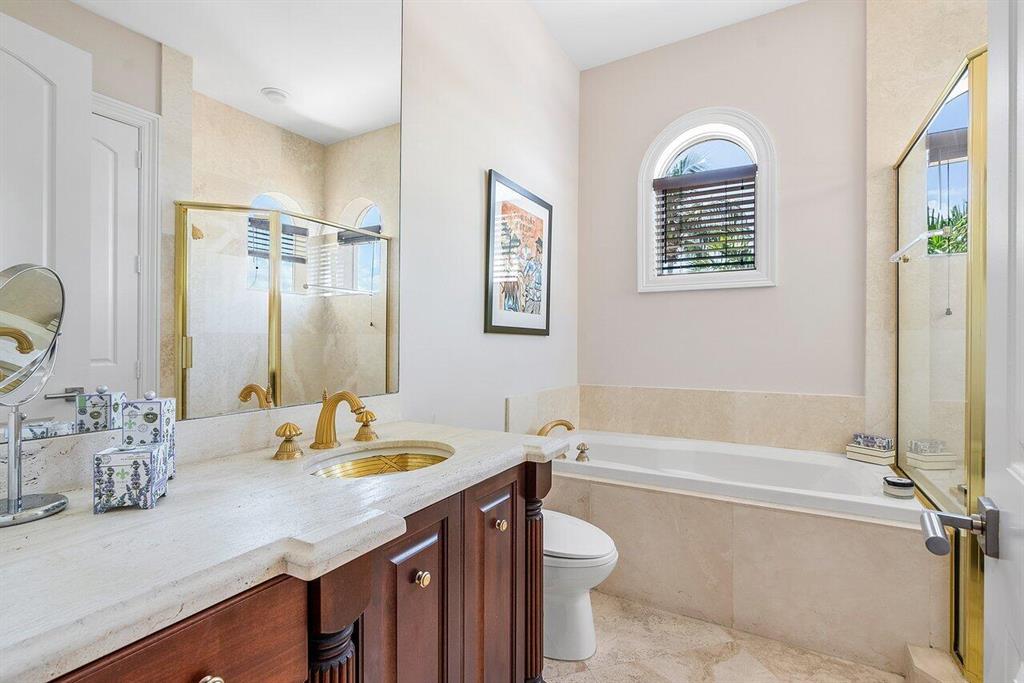 ROYAL PALM YACHT & COUNTRY CLUB - Residential