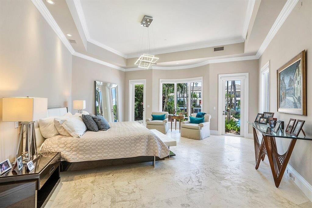 ROYAL PALM YACHT & COUNTRY CLUB - Residential