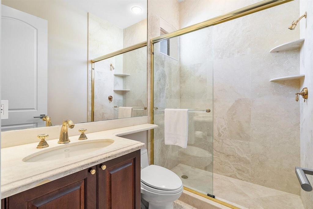 ROYAL PALM YACHT & COUNTRY CLUB - Residential