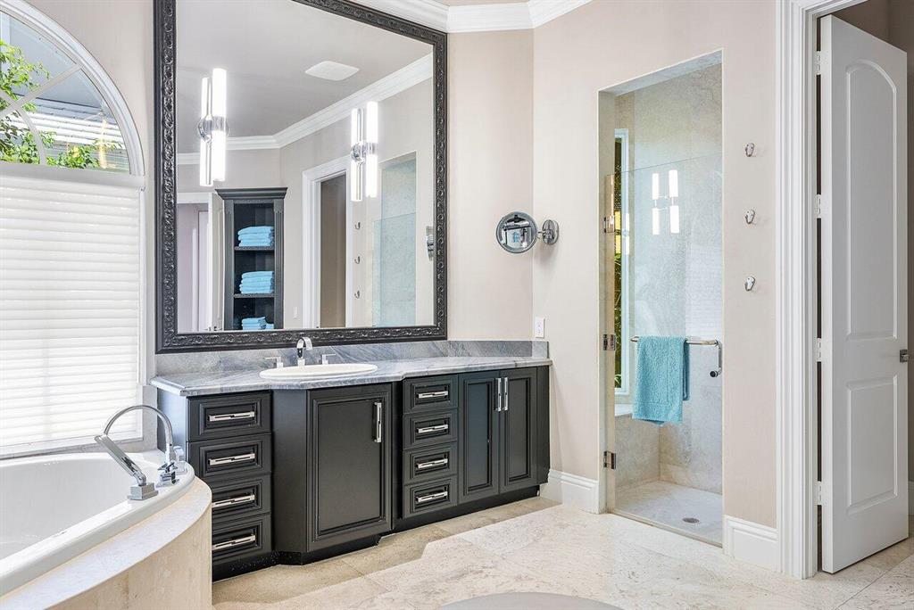 ROYAL PALM YACHT & COUNTRY CLUB - Residential