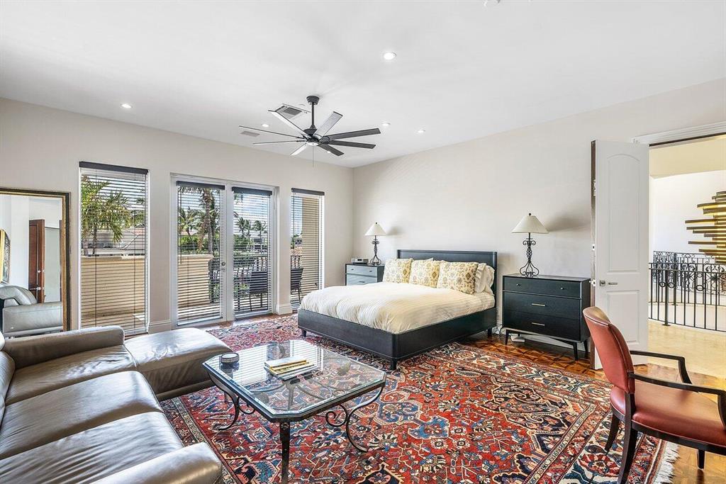 ROYAL PALM YACHT & COUNTRY CLUB - Residential