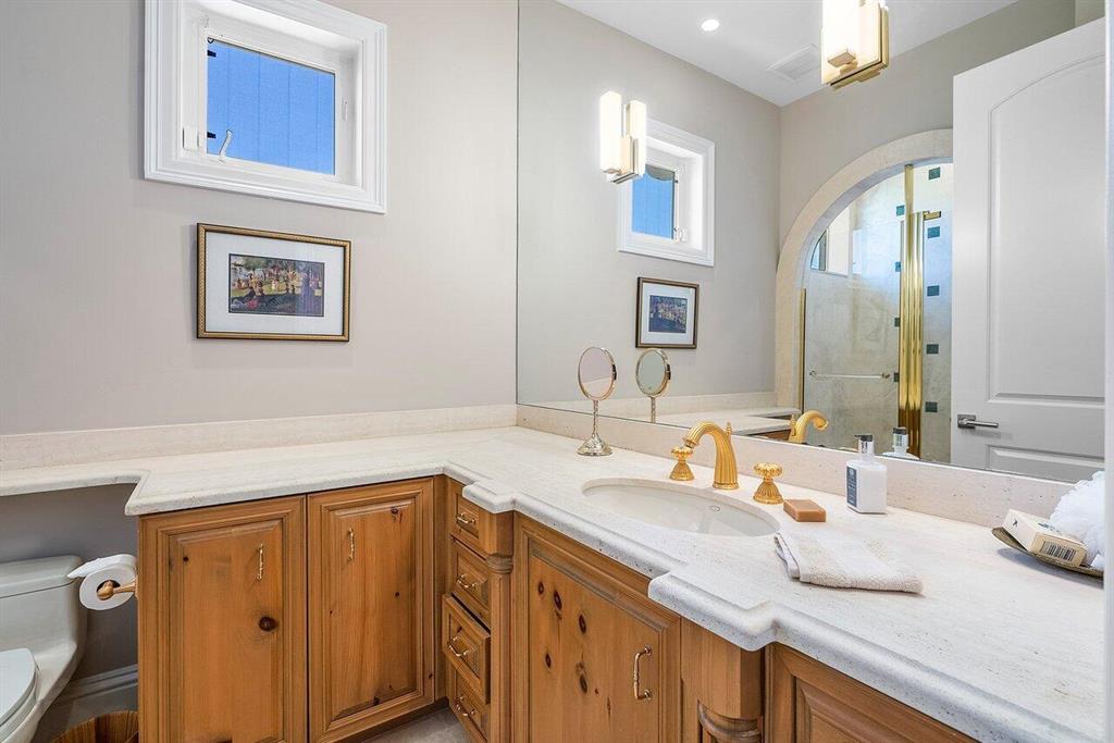 ROYAL PALM YACHT & COUNTRY CLUB - Residential