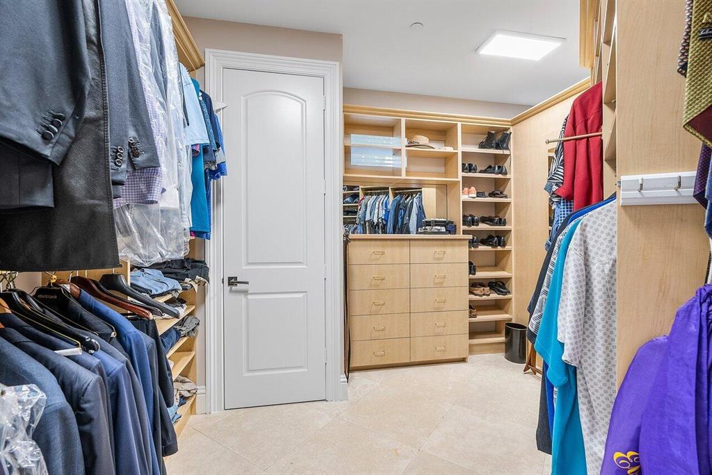 ROYAL PALM YACHT & COUNTRY CLUB - Residential