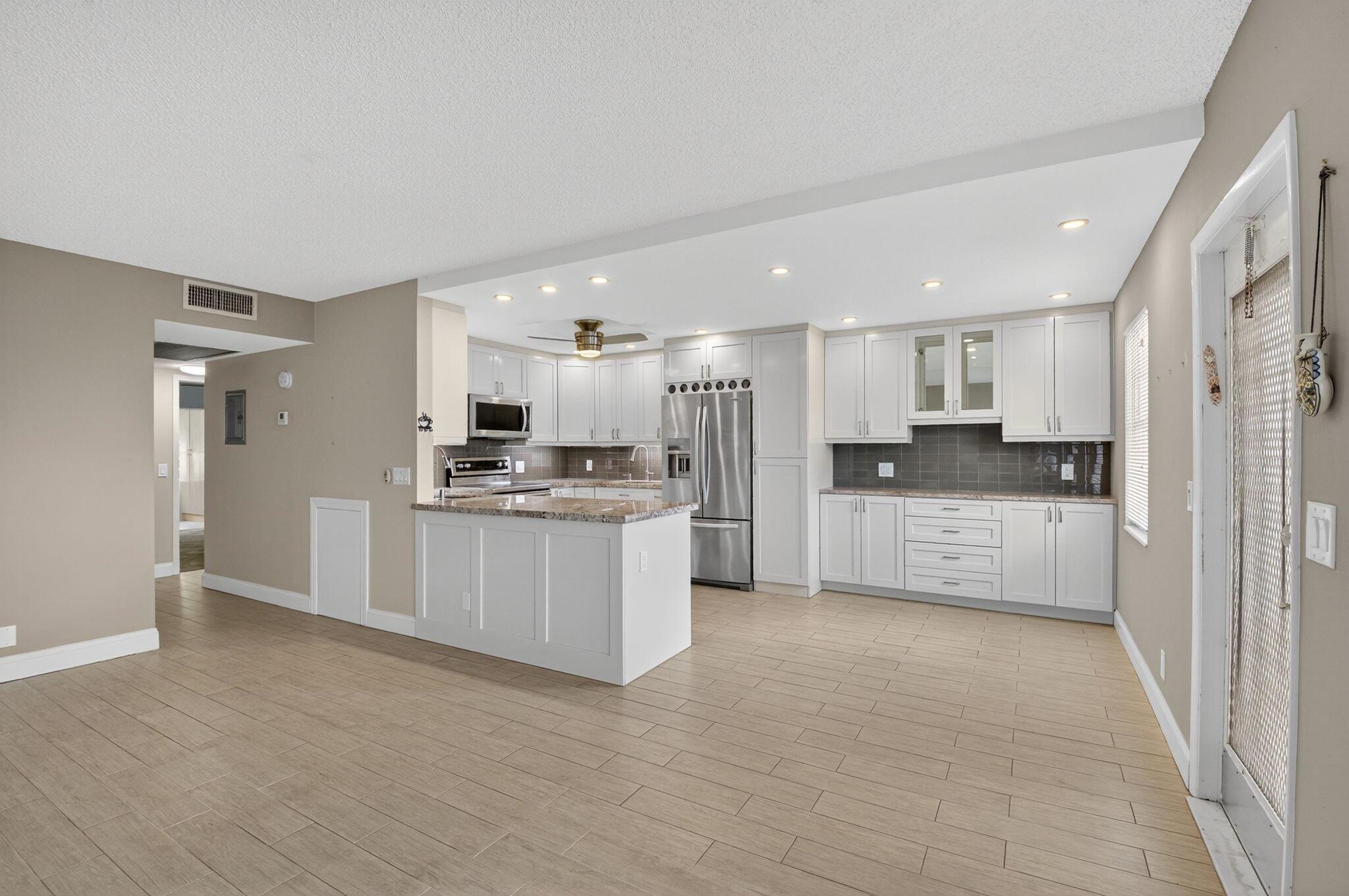 4054 Rexford C