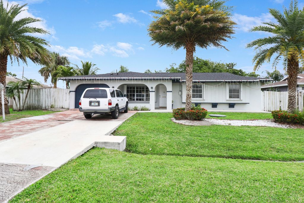 Photo of 711 SE Floresta Drive, Port Saint Lucie, FL 34983 (MLS # R10950558)