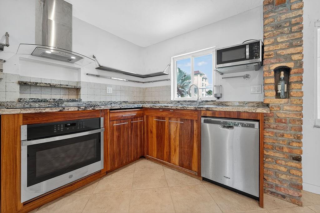 View photos, virtual tours, details... 2612 Florida Blvd