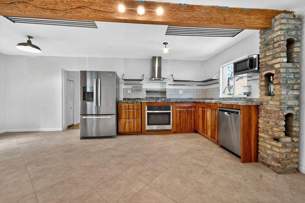 Tropic Isle - Residential Lease