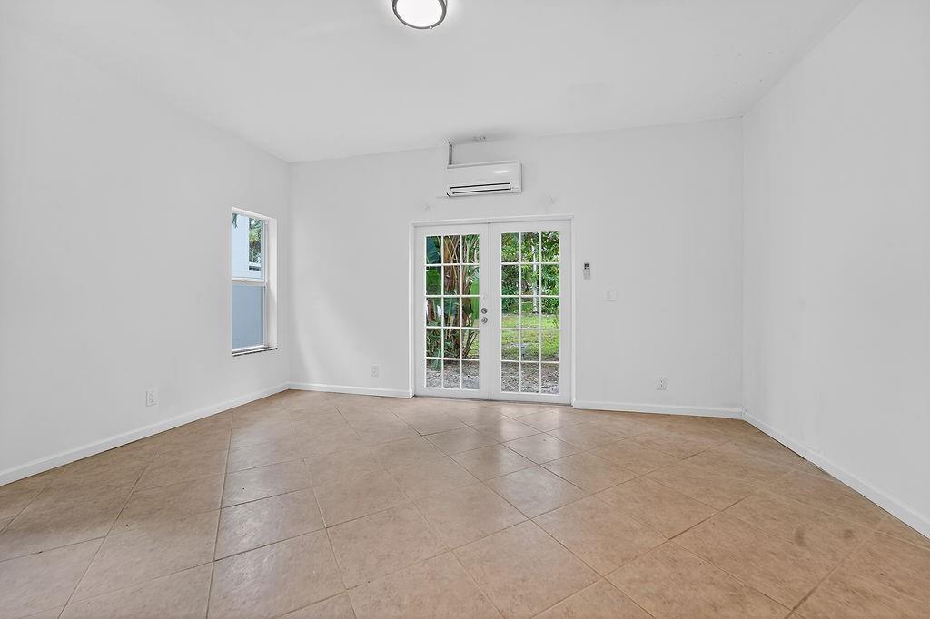 Del Raton Park - Residential Lease