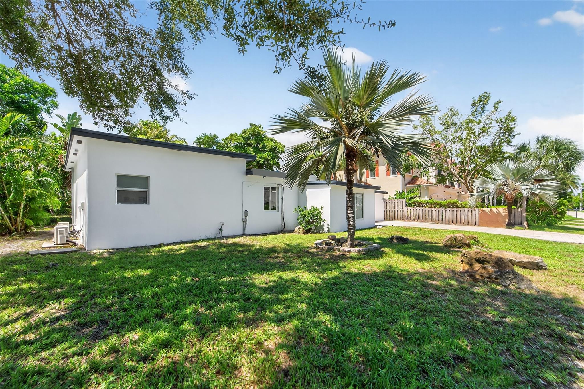 Del Raton Park - Residential Lease