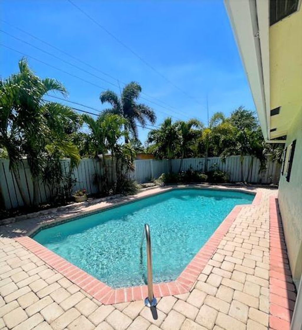 Photo of 1028 SE 13th Court, Deerfield Beach, FL 33441 (MLS # R11158966)
