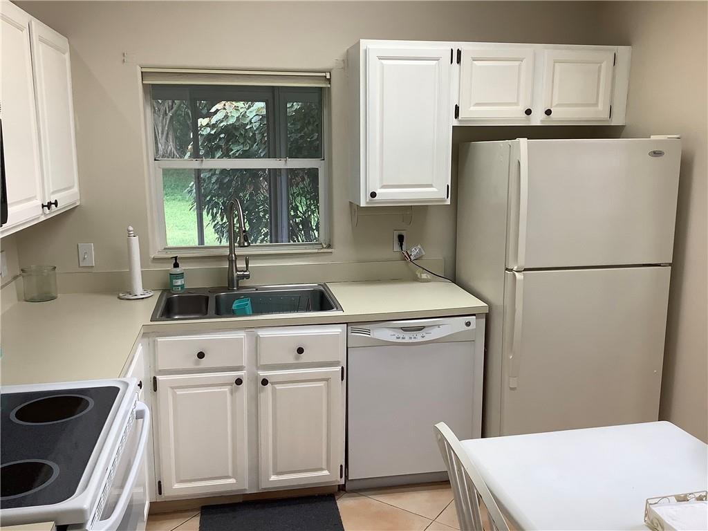 Pine Ridge At Delray Beac - Residential Lease