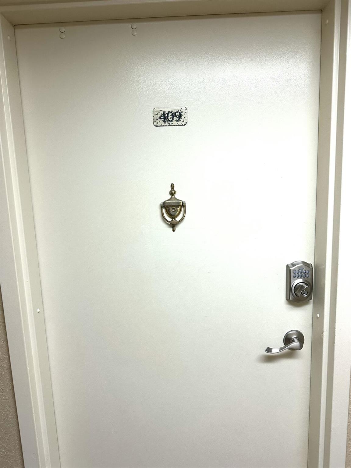 LE CHATEAU ROYAL COND - Residential