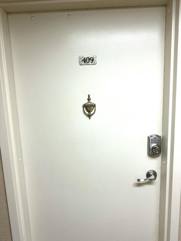 LE CHATEAU ROYAL COND - Residential