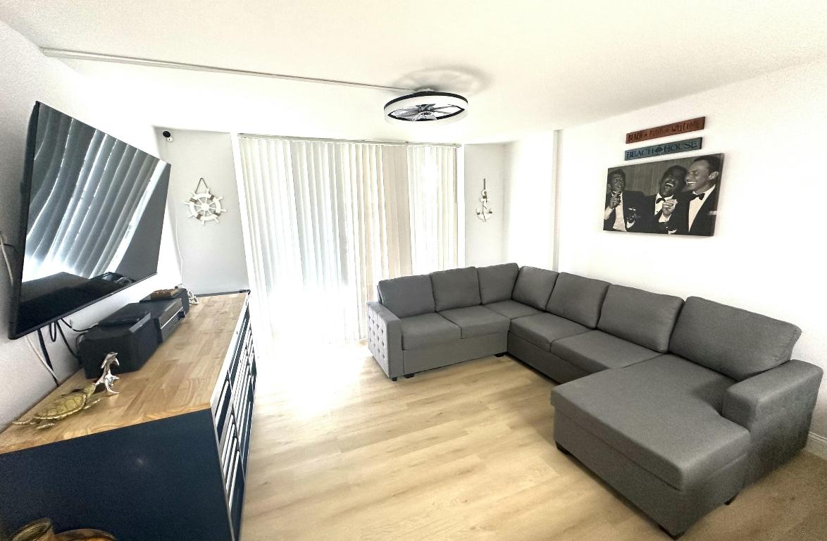 LE CHATEAU ROYAL COND - Residential